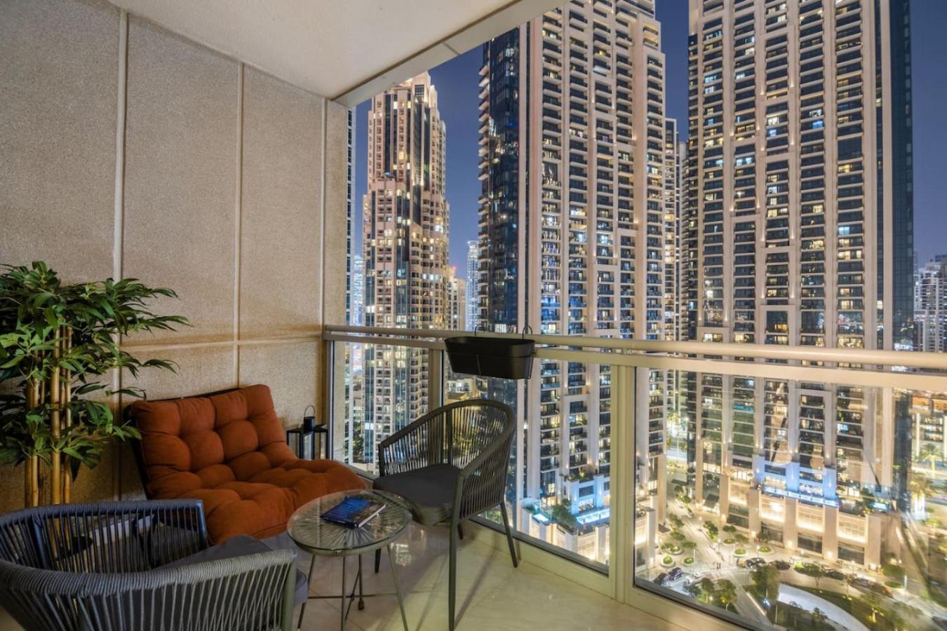 2-bedroom With Full Burj Khalifa & Opera House Views Just 9 Min Walk To Mall! Daire Dubai