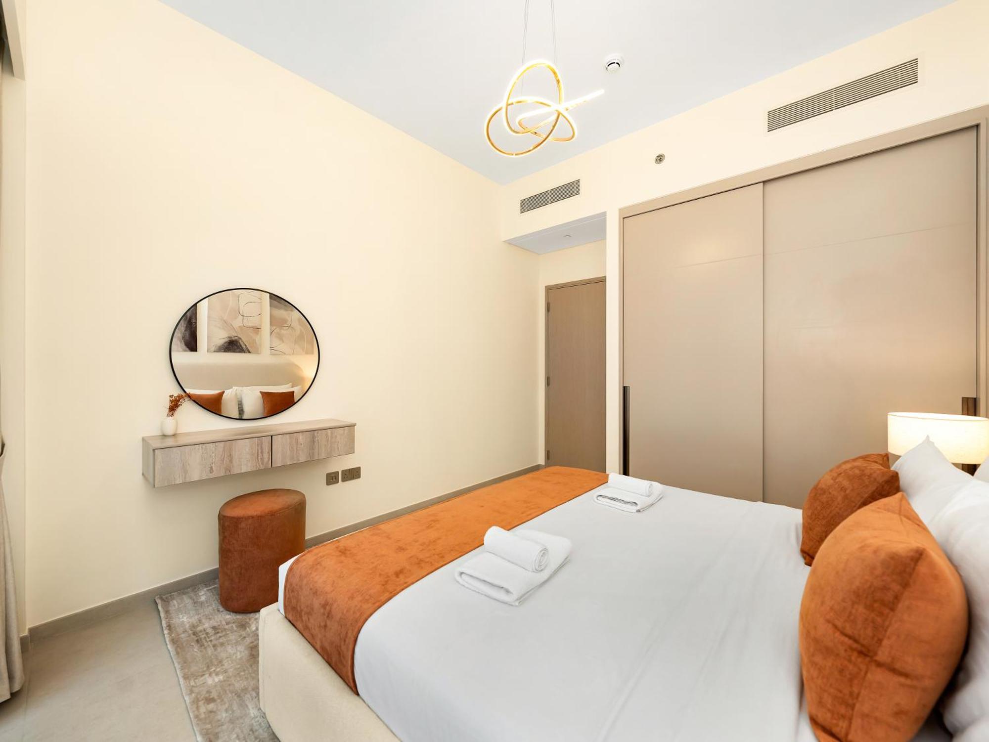 1br Downtown I Steps To Fountain & Mall Dubai