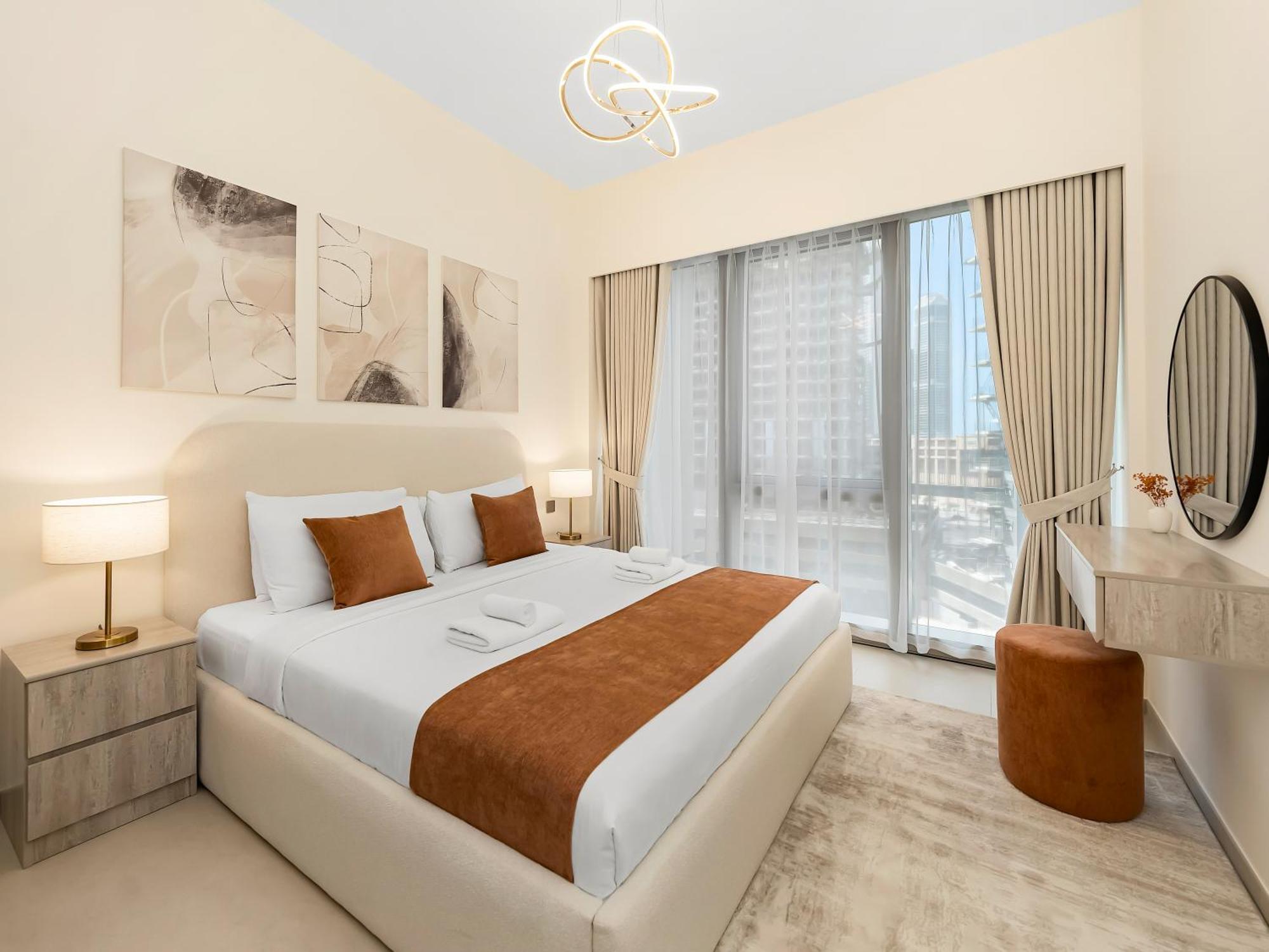 1br Downtown I Steps To Fountain & Mall * Dubai