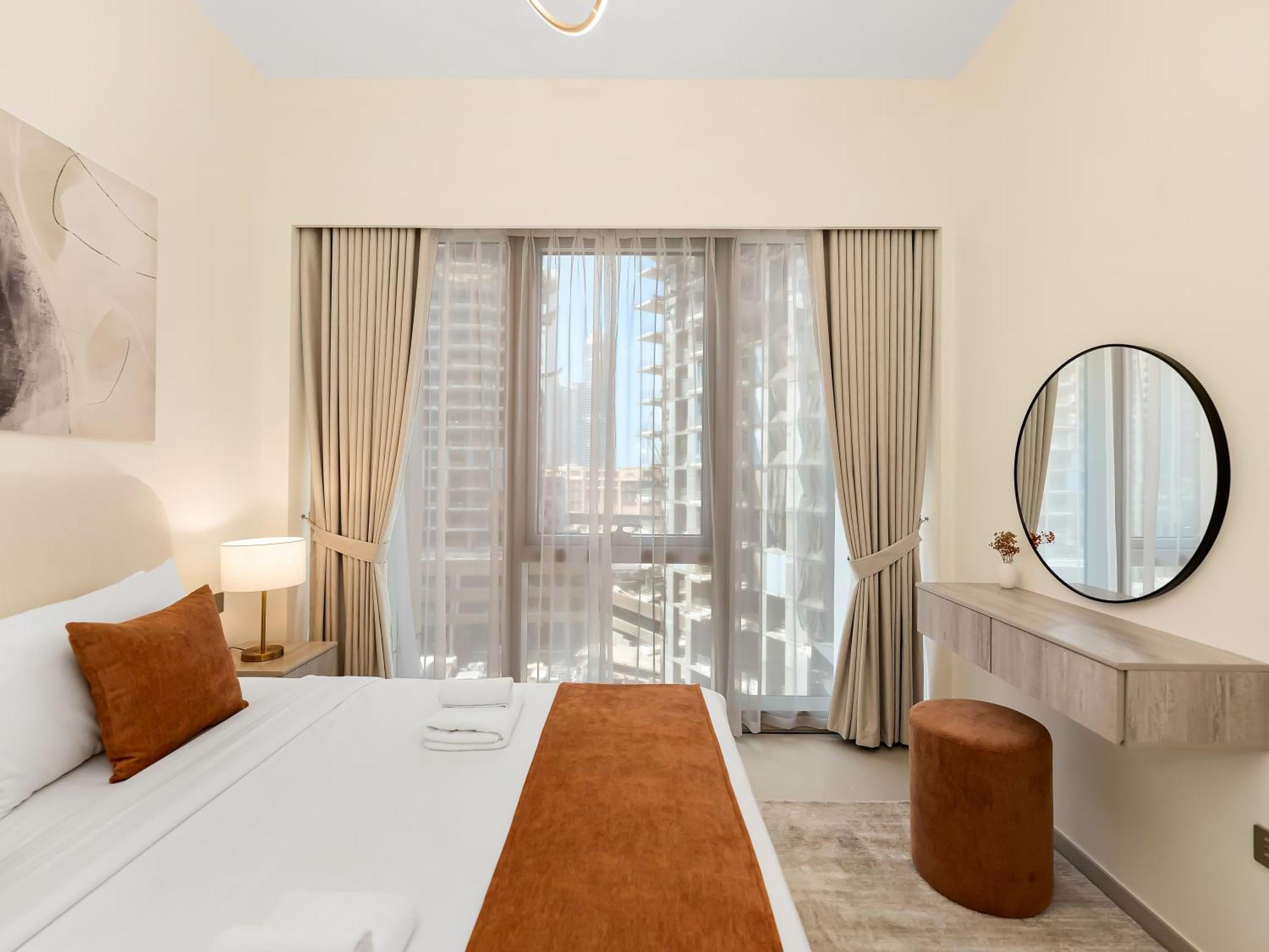 1br Downtown I Steps To Fountain & Mall * Dubai