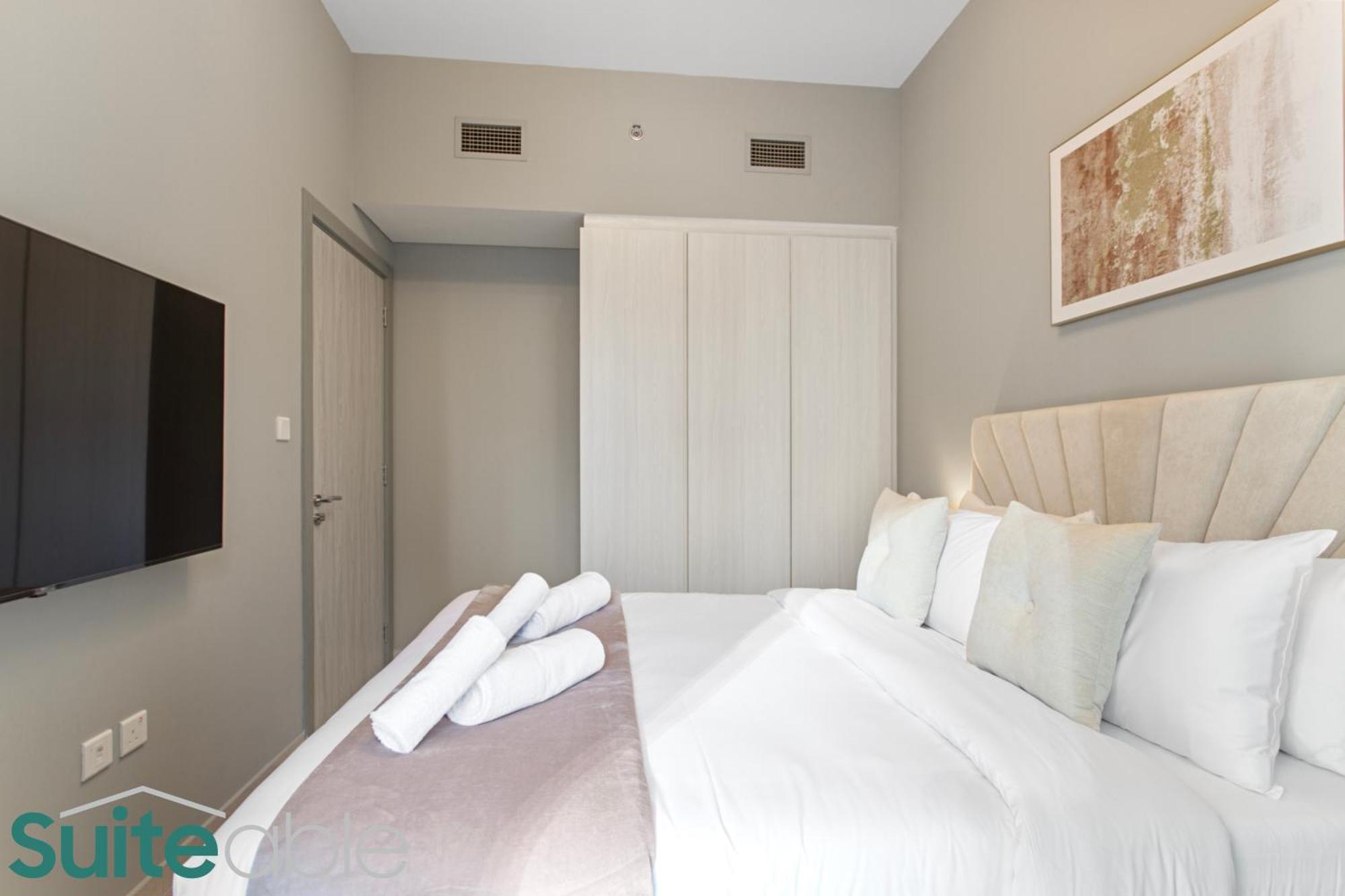 Modern And Relaxing 1 Bedroom In Zada Tower * Dubai