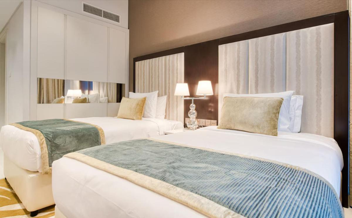 2 Bedroom Apartment! 5 Minute Walk To Mall! Burj Khalifa View!