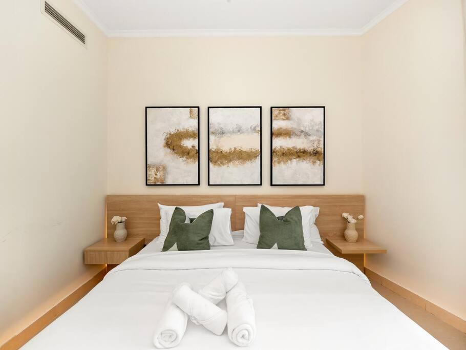 Tatil Evi Royal Vista At Burj Views - & Burj Khalifa Views - Brand New Luxury 2br Dubai