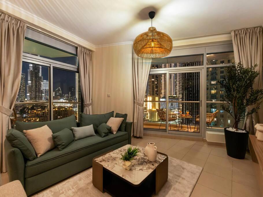 Royal Vista At Burj Views - & Burj Khalifa Views - Brand New Luxury 2br Dubai