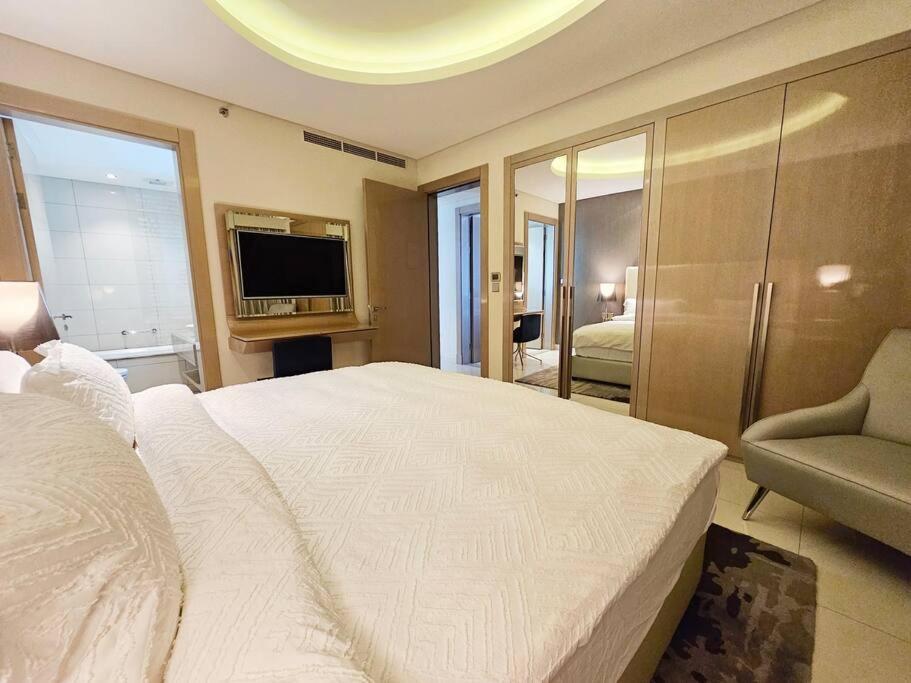 Luxury Paramount D111 *