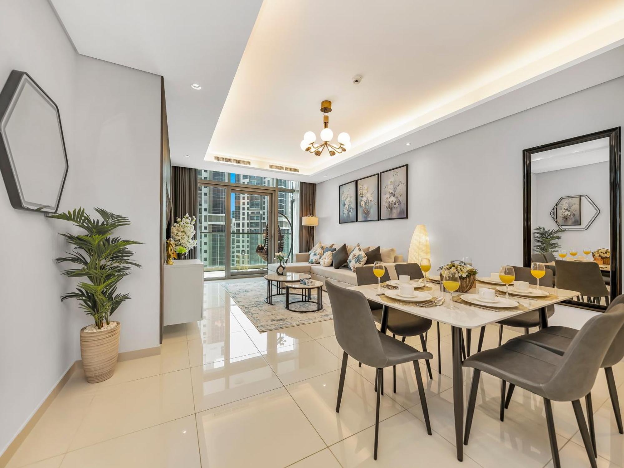 Stunning Burj View - High Infinity Pool - Cozy 2br Apartment