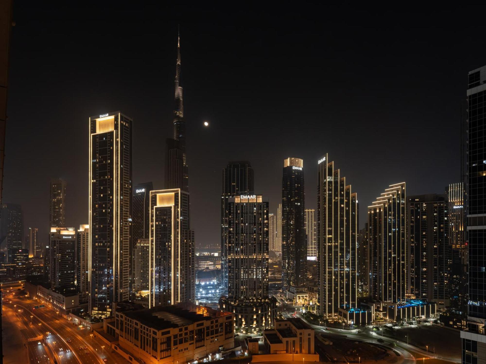 Stunning Burj View - High Infinity Pool - Cozy 2br Dubai