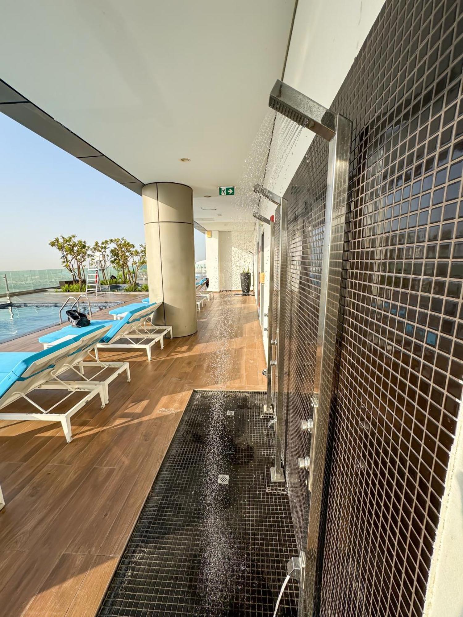 Stunning Burj View - High Infinity Pool - Cozy 2br *