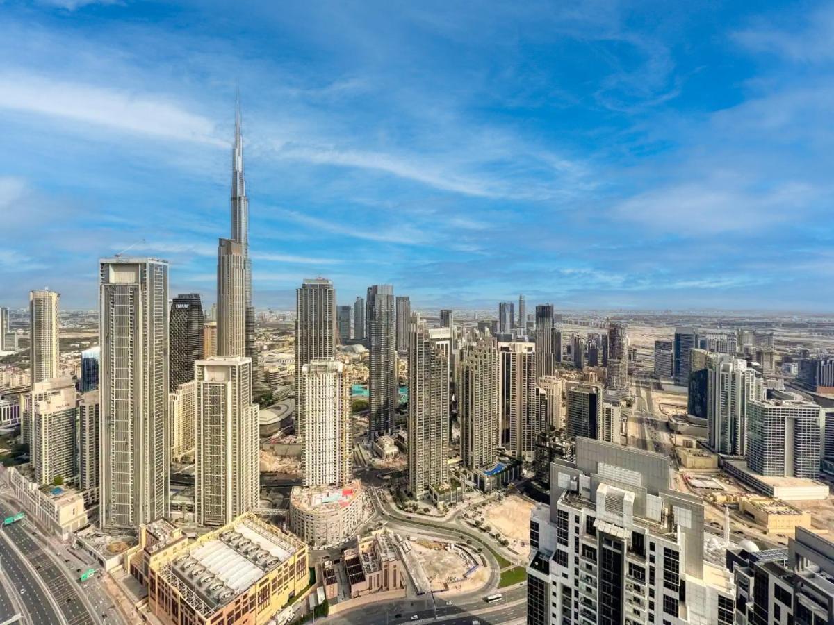 Stunning Burj View - High Infinity Pool - Cozy 2br Apartment *