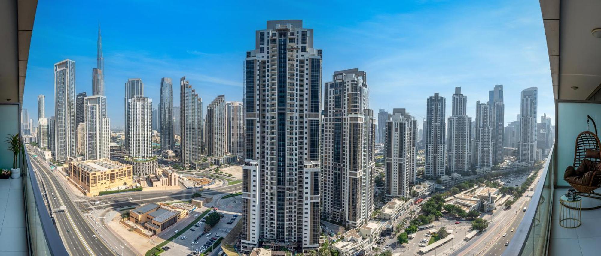 Stunning Burj View - High Infinity Pool - Cozy 2br Dubai