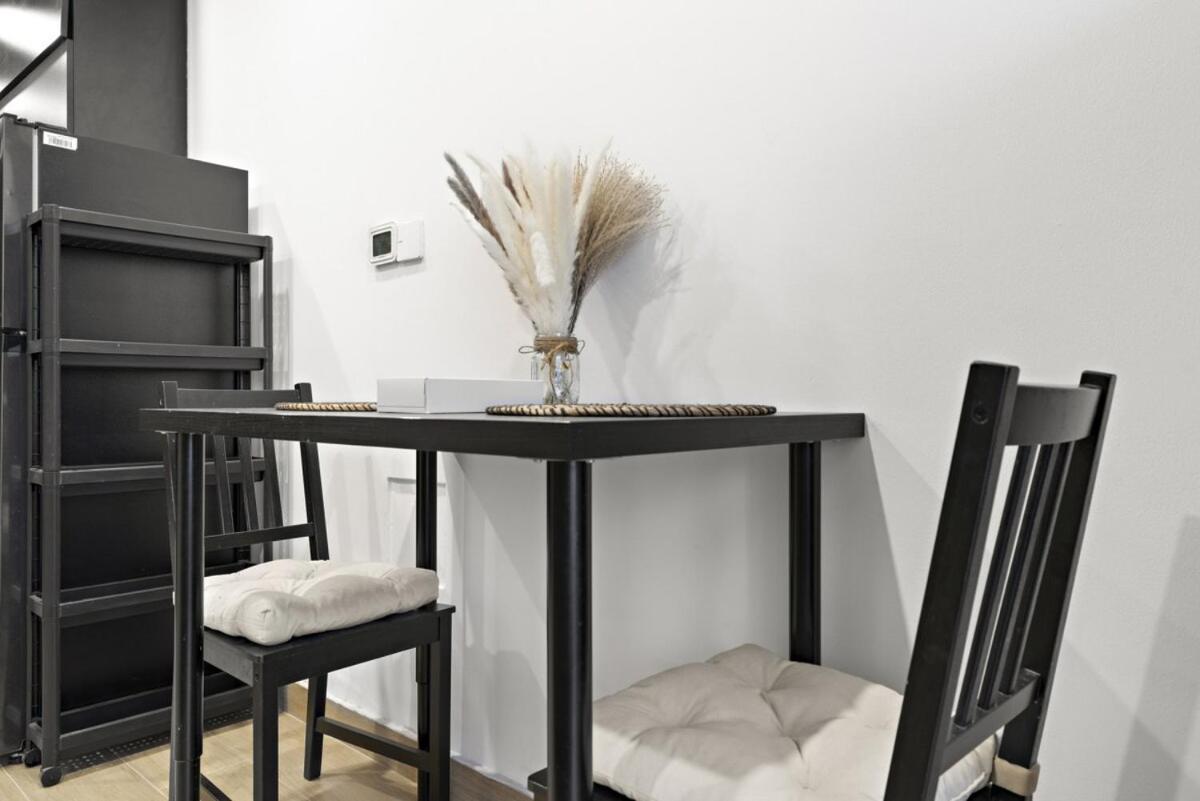 Modern 1br At Knightsbridge Court, Near Halfa Park * Dubai