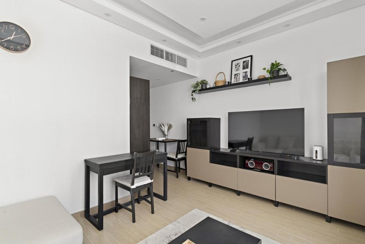 Modern 1br At Knightsbridge Court, Near Halfa Park Apartment Dubai