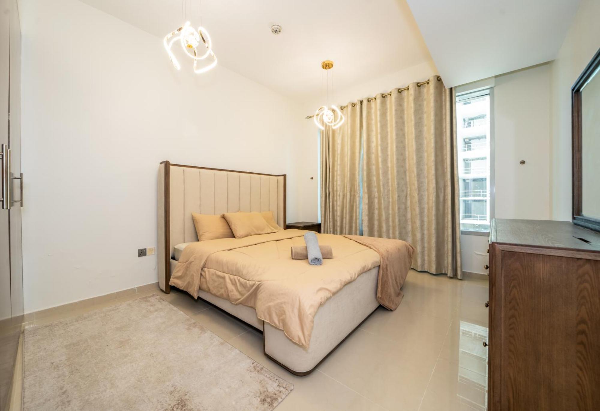 Lavish 1 Bedroom Apartment *