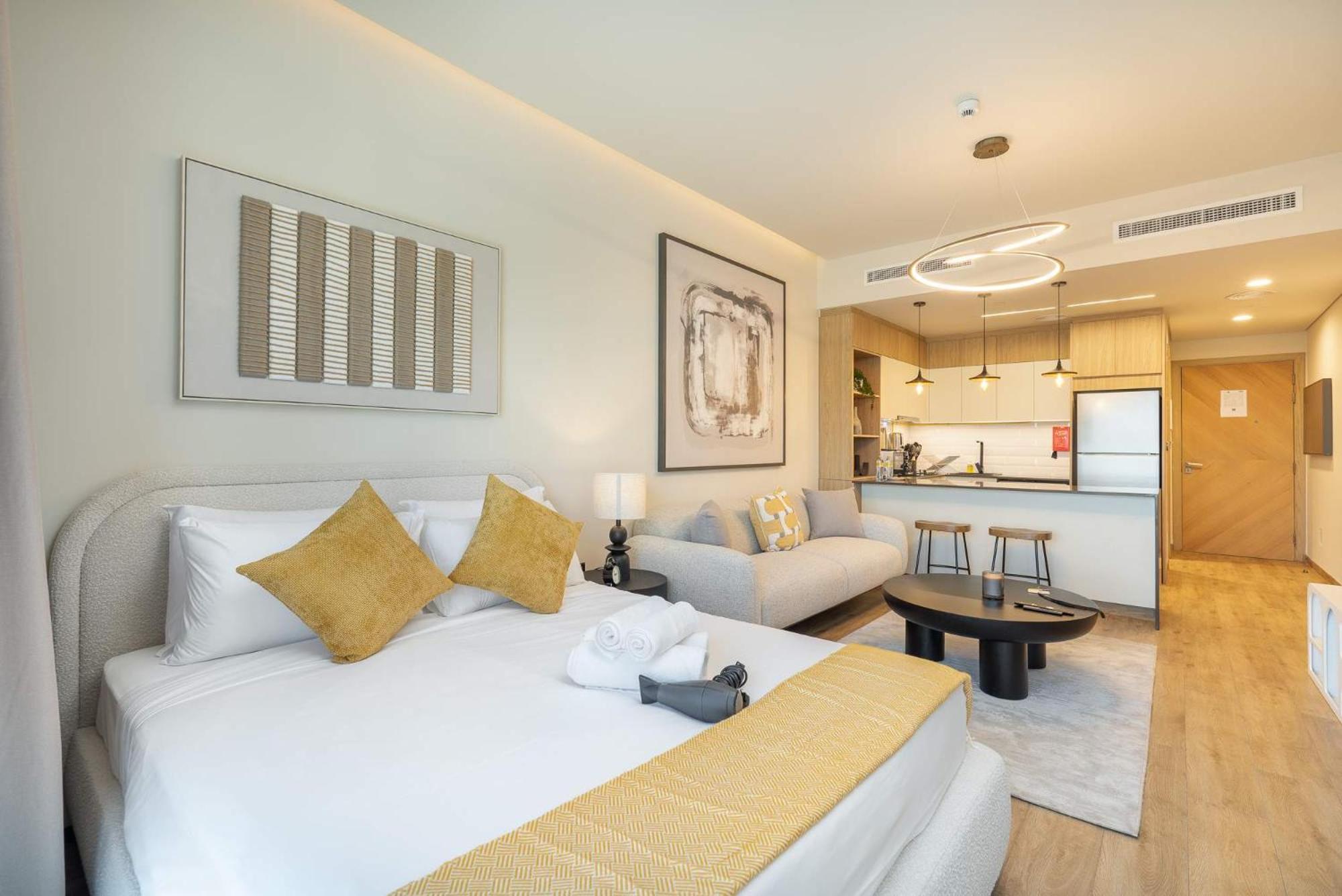 Flat In Rokane G25 Near Five, Jvc Perfect For 2 Daire *