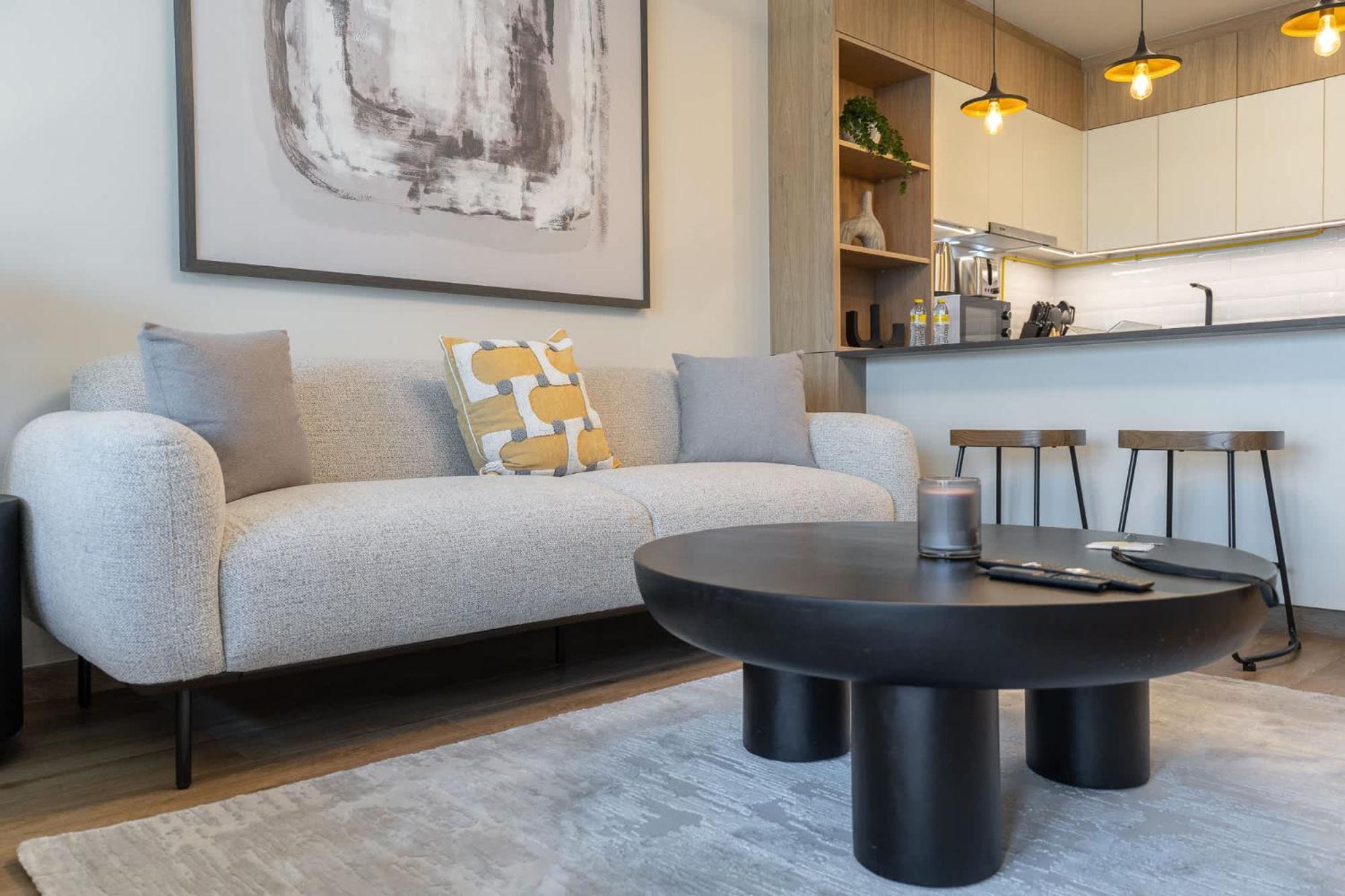 Flat In Rokane G25 Near Five, Jvc Perfect For 2 Daire *
