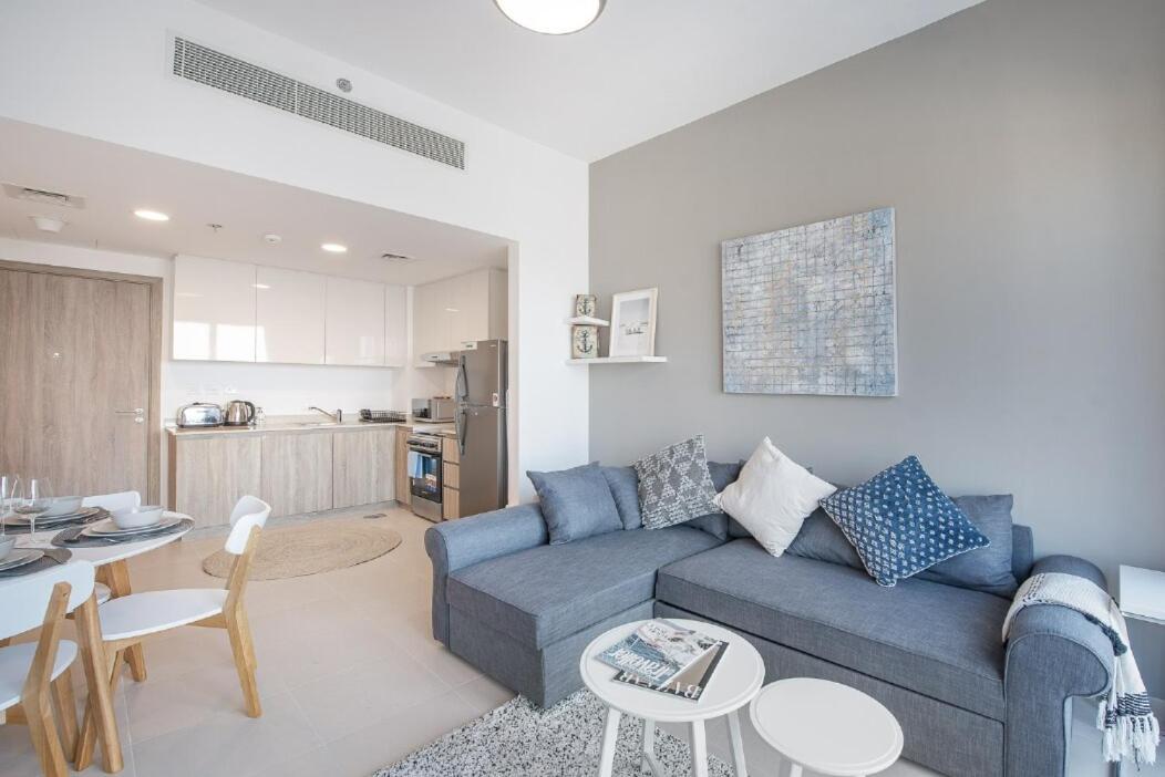 Stylish 1br Near Town Square - Sleeps 4 Guests Dubai