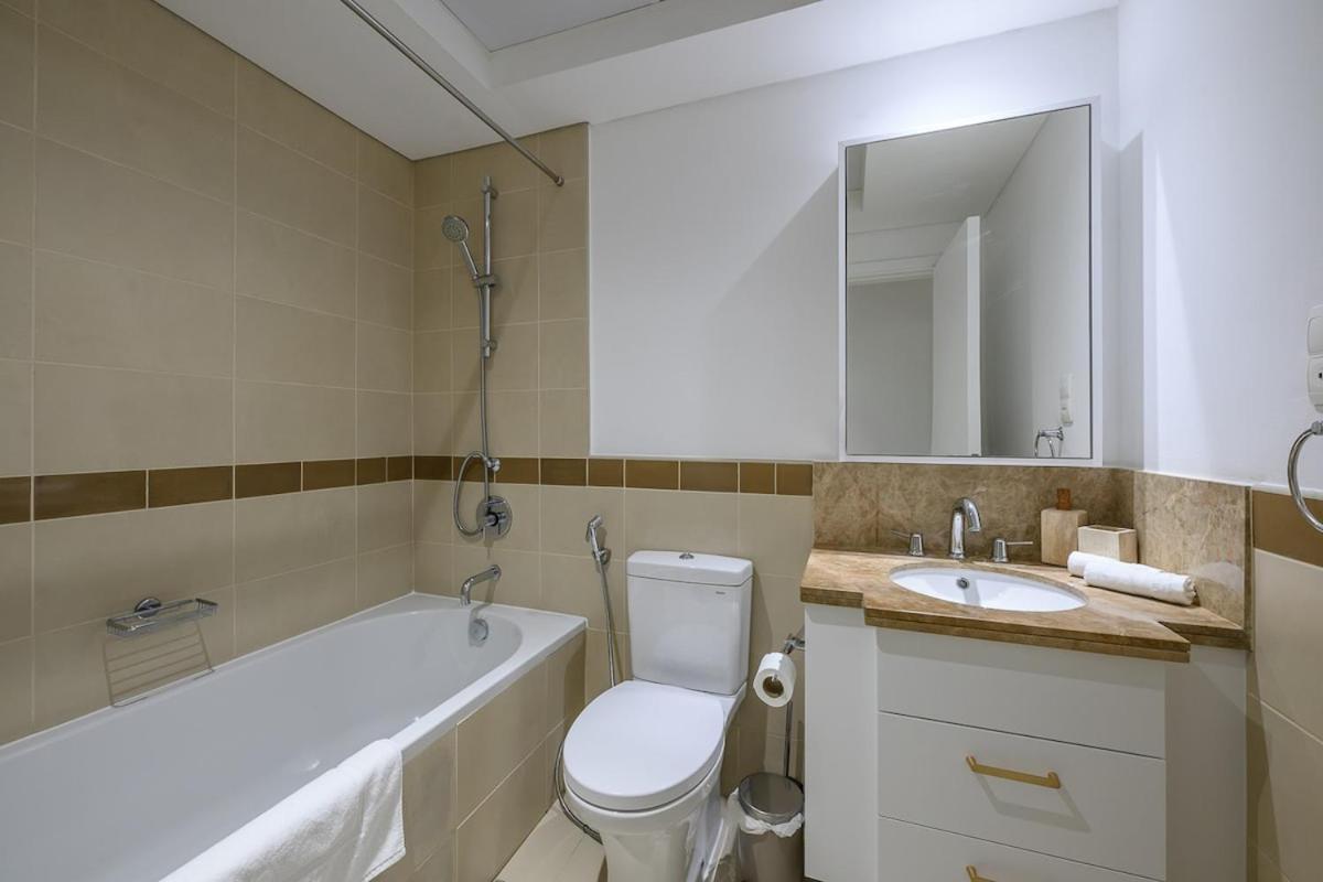 Luxury With Full Burj & Fountain Views Apartment *