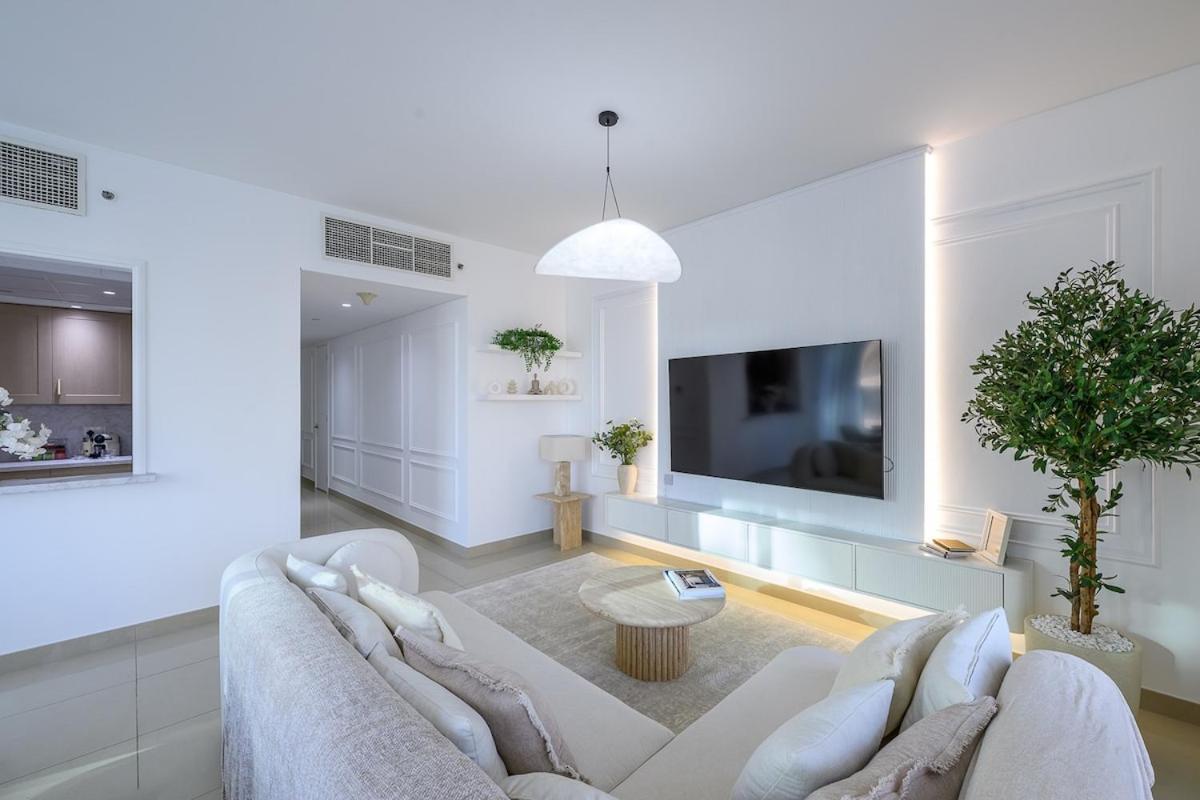 Luxury With Full Burj & Fountain Views Apartment