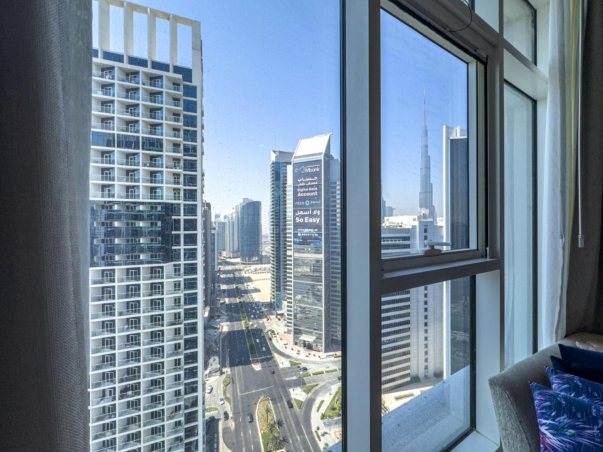 Deluxe One-bedroom In Business Bay With Burj Khalifa And Canal View *