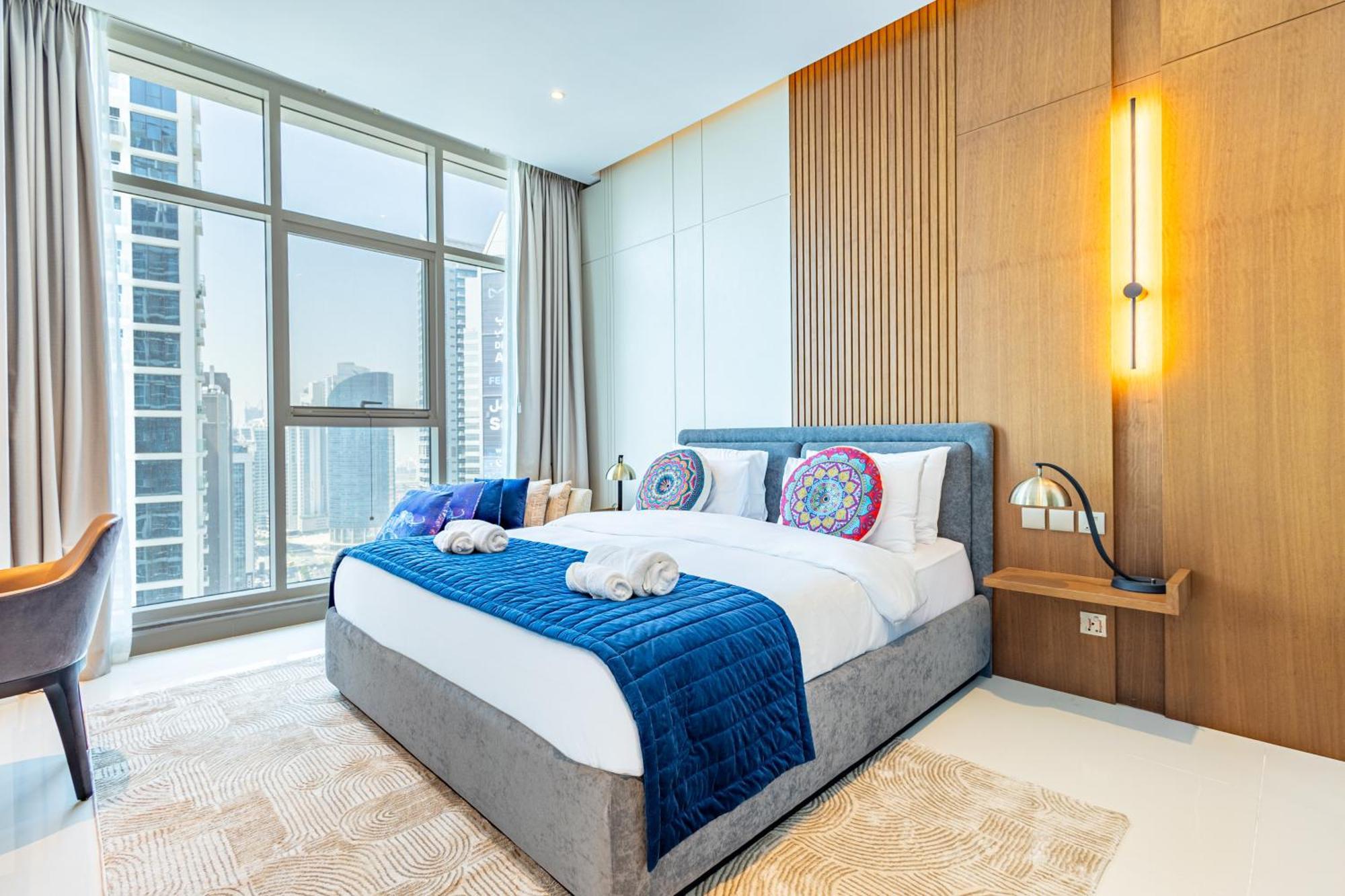 Apartment Deluxe One-bedroom In Business Bay With Burj Khalifa And Canal View