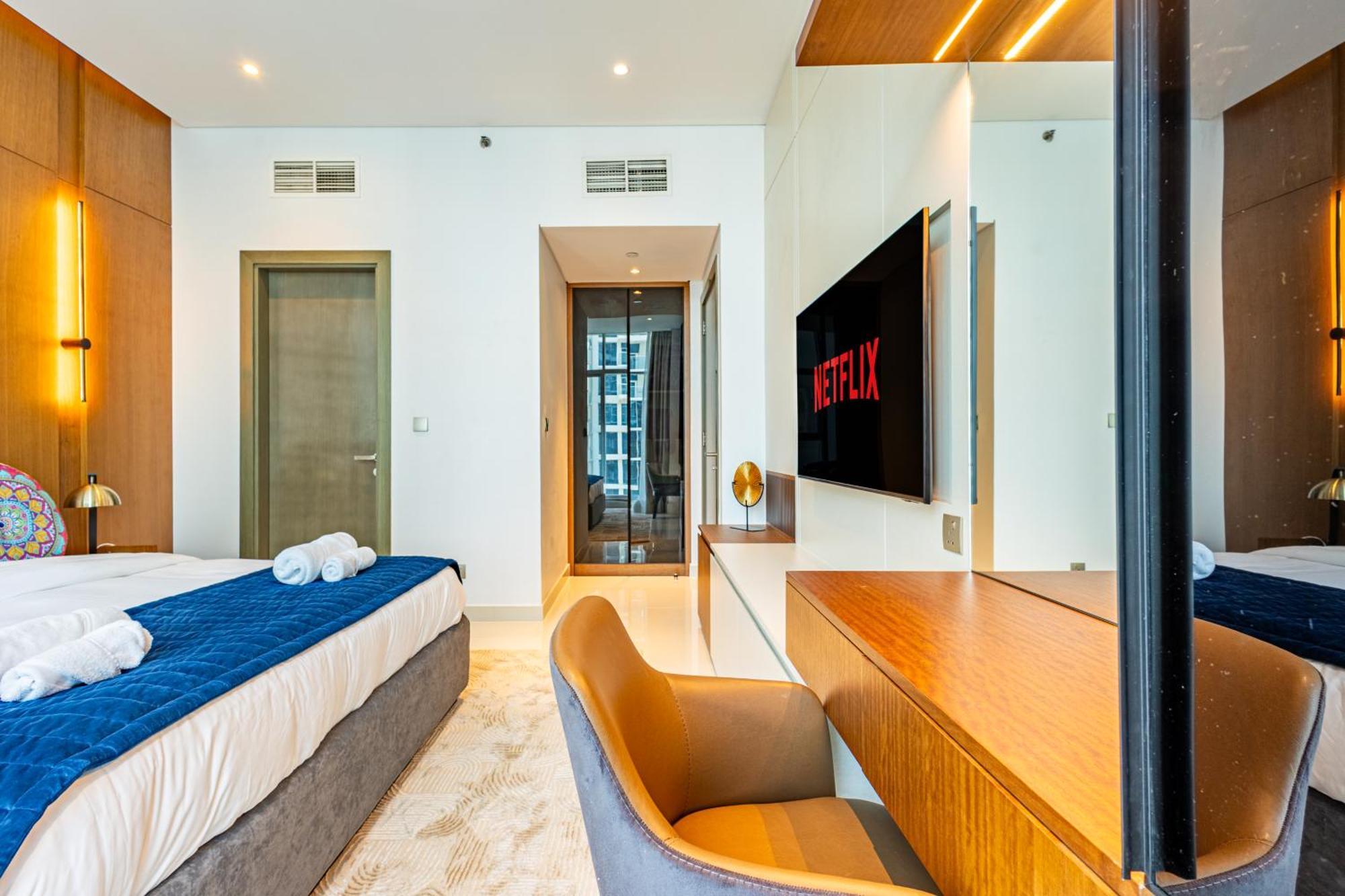 Deluxe One-bedroom In Business Bay With Burj Khalifa And Canal View Dubai