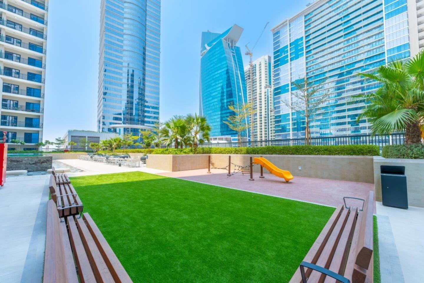 Keyrock Living - Lakeview Retreat In Business Bay Apartment