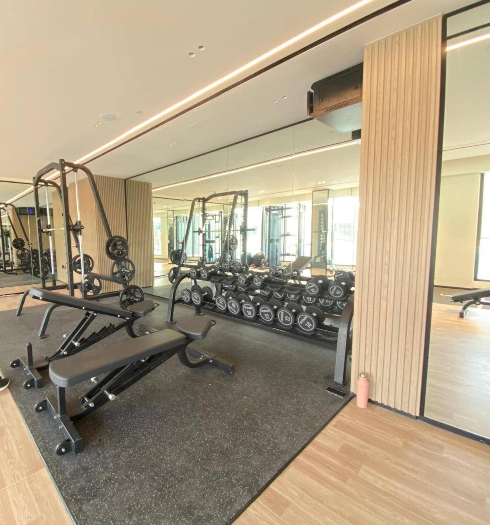 Burj Khalifa View Fully Furnished Apartment *