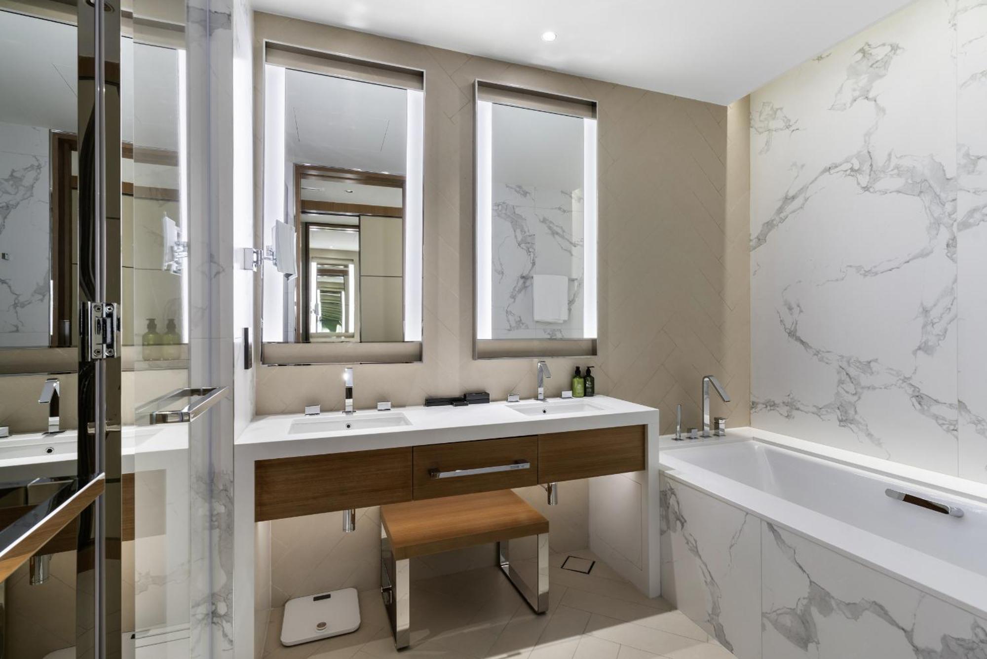 Apartment Vayk - Luxury 3 Bd Retreat At Address Residences Opera *