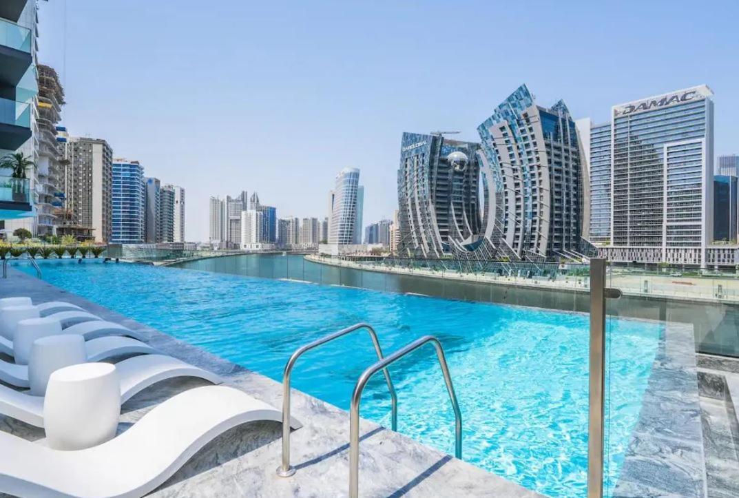 Luxurious One Bed Near Mall With Burj And Canal View