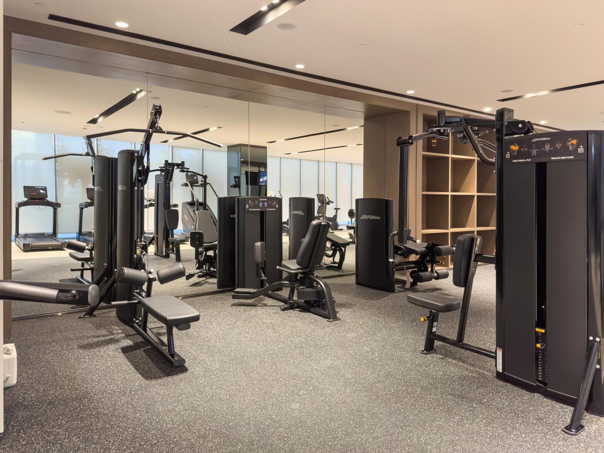 Crown Jewel 2 Bedroom I Iconic Burj Khalifa And Fountain Views I Free Parking, Gym, Pool, Wi-fi And Ps5 I By Skyline Serenity Apartment *