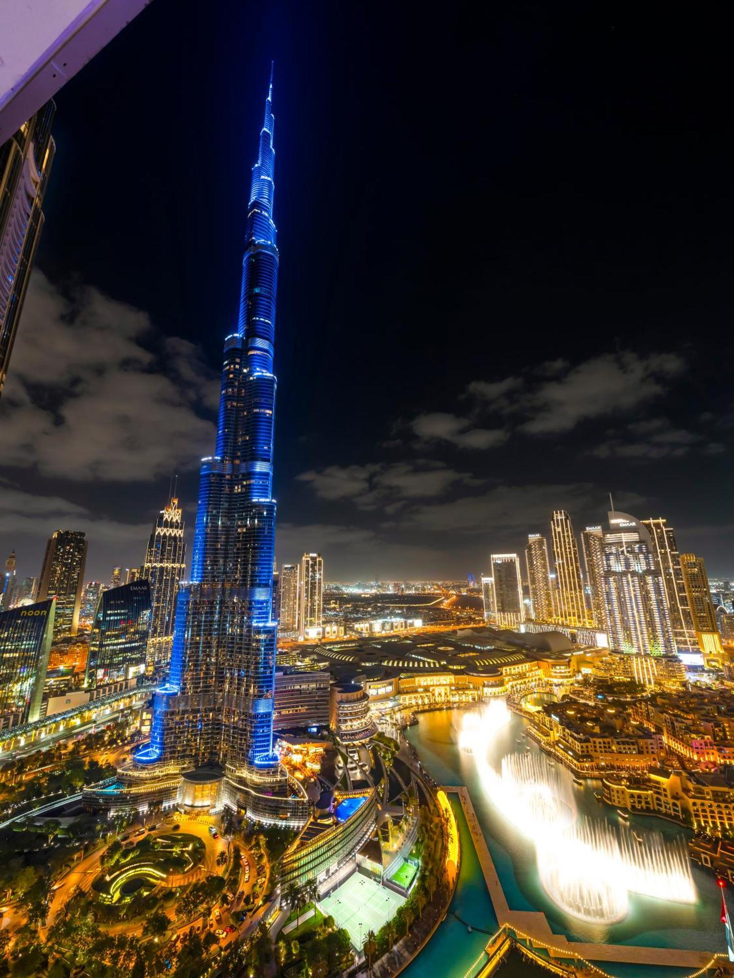 Crown Jewel 2 Bedroom I Iconic Burj Khalifa And Fountain Views I Free Parking, Gym, Pool, Wi-fi And Ps5 I By Skyline Serenity Dubai