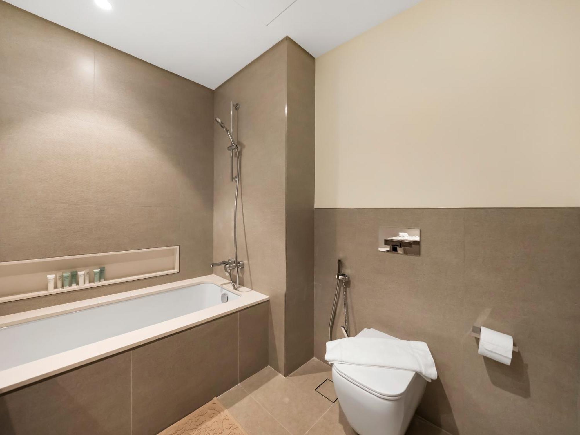 Crown Jewel 2 Bedroom I Iconic Burj Khalifa And Fountain Views I Free Parking, Gym, Pool, Wi-fi And Ps5 I By Skyline Serenity *