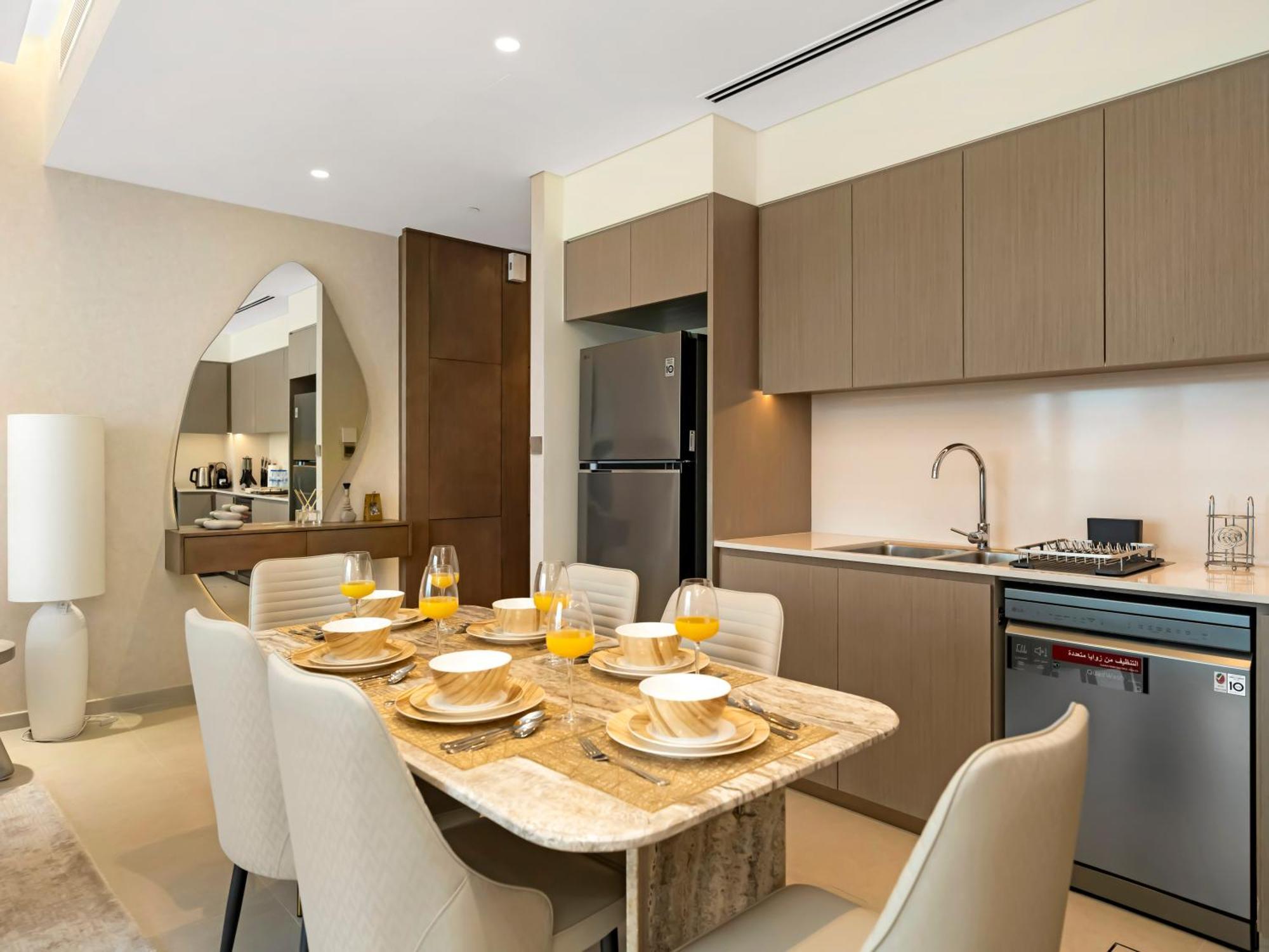 Crown Jewel 2 Bedroom I Iconic Burj Khalifa And Fountain Views I Free Parking, Gym, Pool, Wi-fi And Ps5 I By Skyline Serenity Apartment *