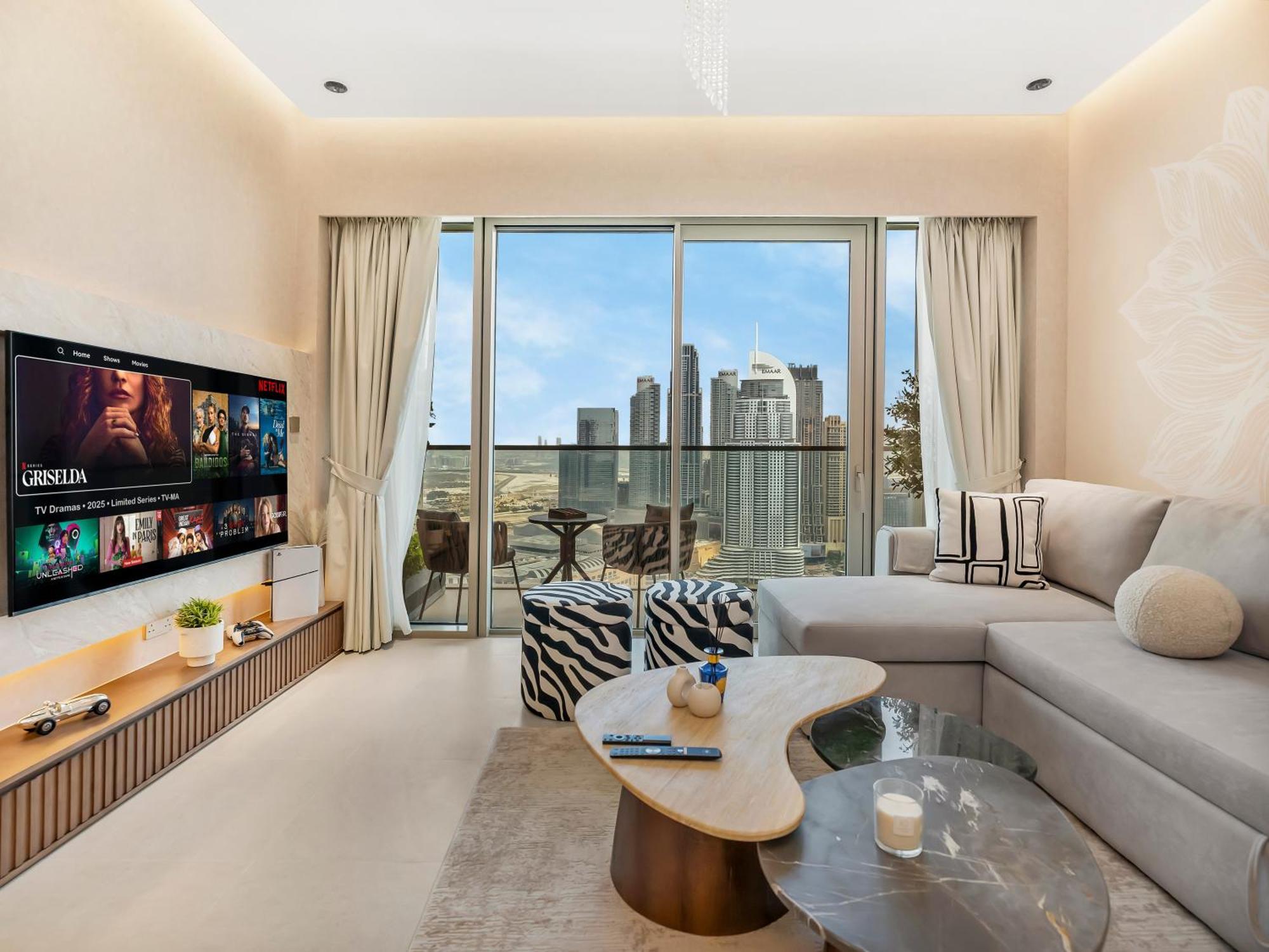 Apartment Crown Jewel 2 Bedroom I Iconic Burj Khalifa And Fountain Views I Free Parking, Gym, Pool, Wi-fi And Ps5 I By Skyline Serenity Dubai