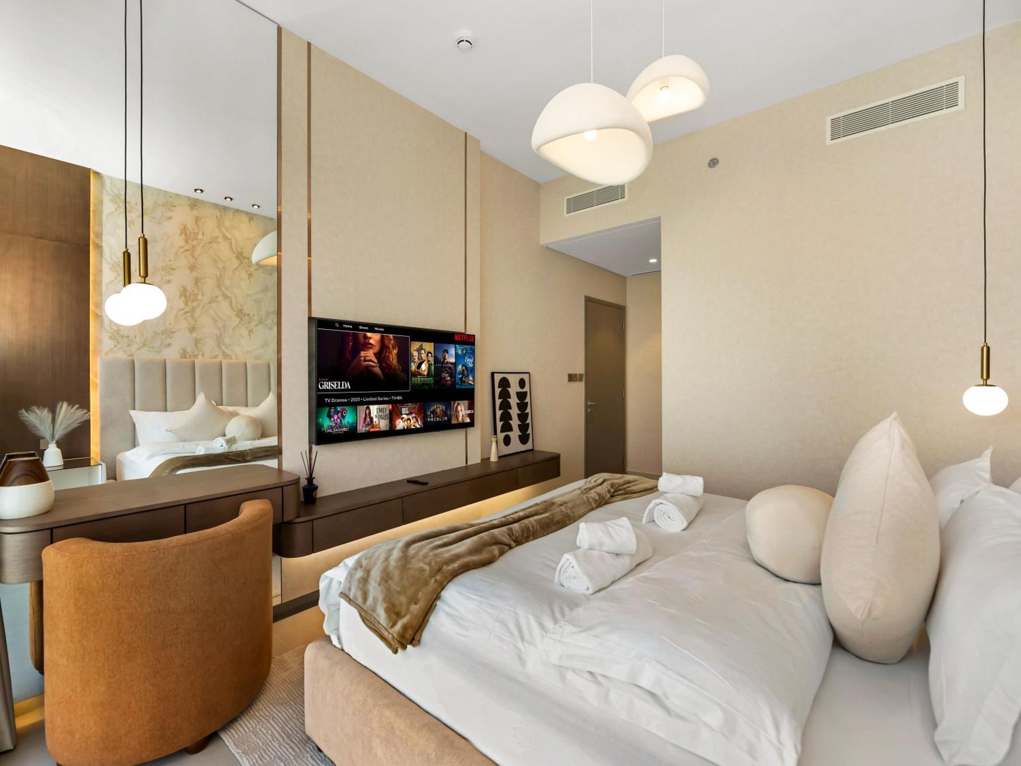 Crown Jewel 2 Bedroom I Iconic Burj Khalifa And Fountain Views I Free Parking, Gym, Pool, Wi-fi And Ps5 I By Skyline Serenity *