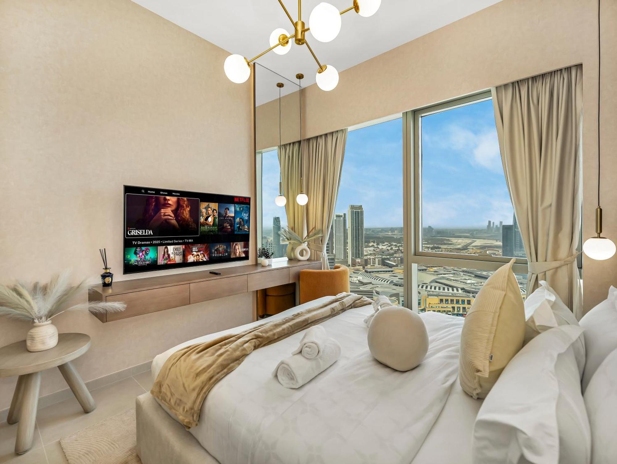 Crown Jewel 2 Bedroom I Iconic Burj Khalifa And Fountain Views I Free Parking, Gym, Pool, Wi-fi And Ps5 I By Skyline Serenity *