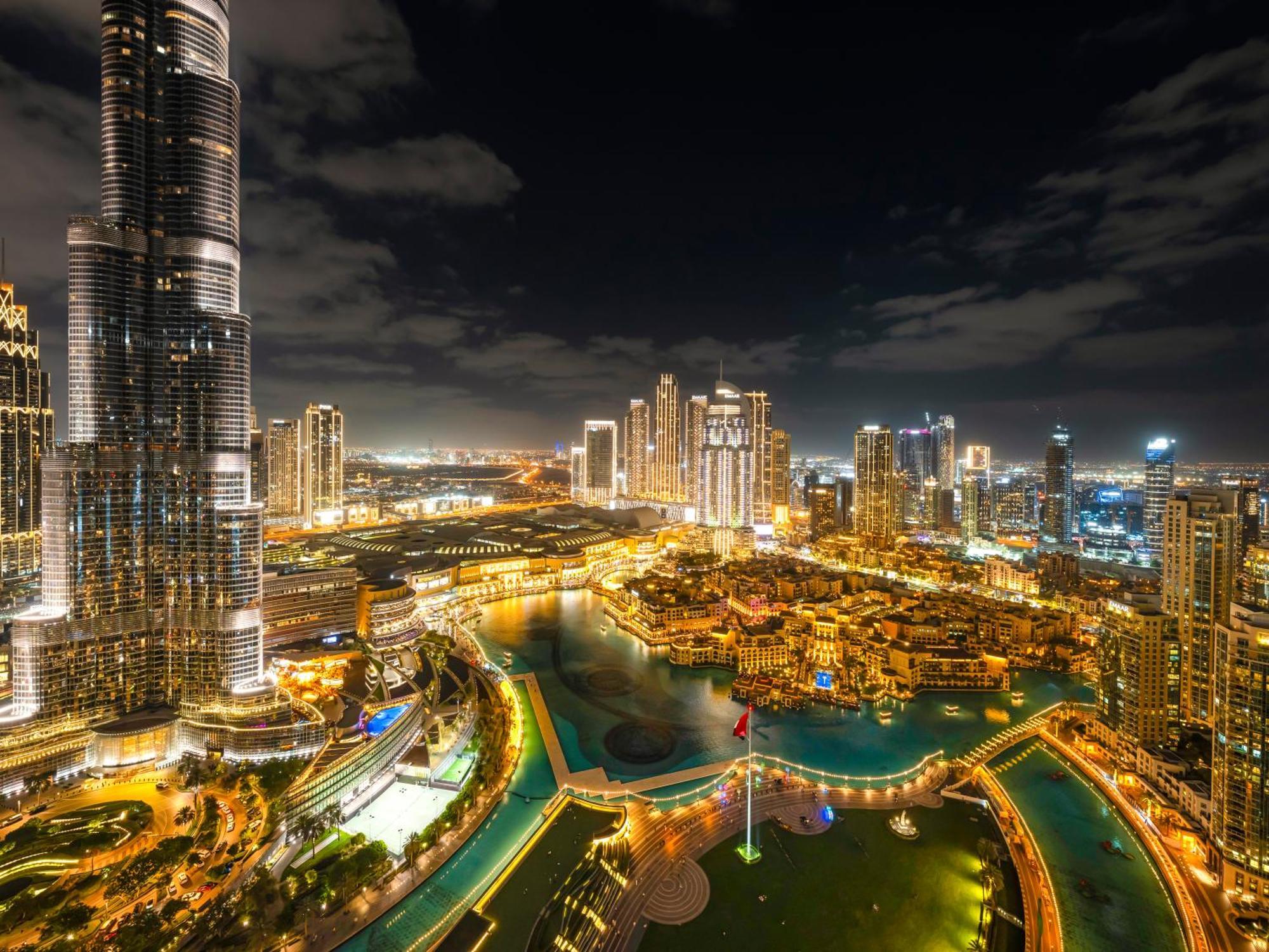 Crown Jewel 2 Bedroom I Iconic Burj Khalifa And Fountain Views I Free Parking, Gym, Pool, Wi-fi And Ps5 I By Skyline Serenity Apartment Dubai