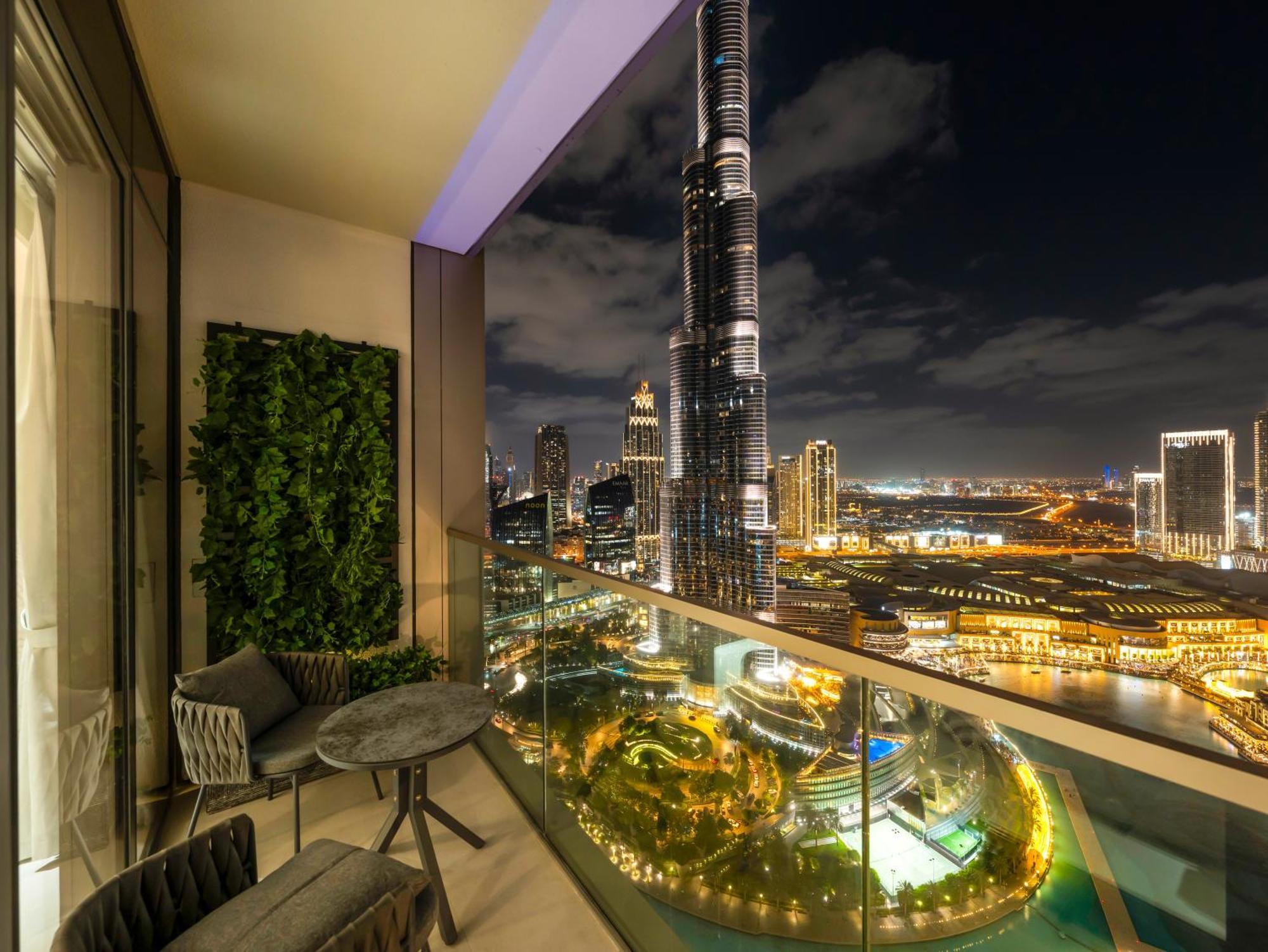 Crown Jewel 2 Bedroom I Iconic Burj Khalifa And Fountain Views I Free Parking, Gym, Pool, Wi-fi And Ps5 I By Skyline Serenity Apartment