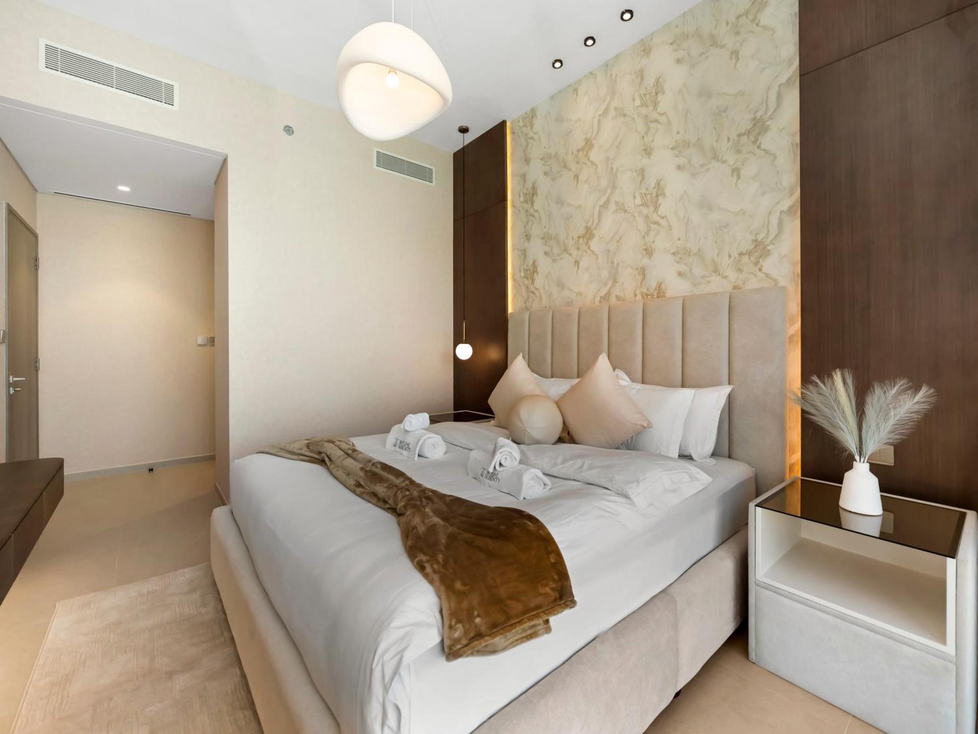 Crown Jewel 2 Bedroom I Iconic Burj Khalifa And Fountain Views I Free Parking, Gym, Pool, Wi-fi And Ps5 I By Skyline Serenity Apartment *