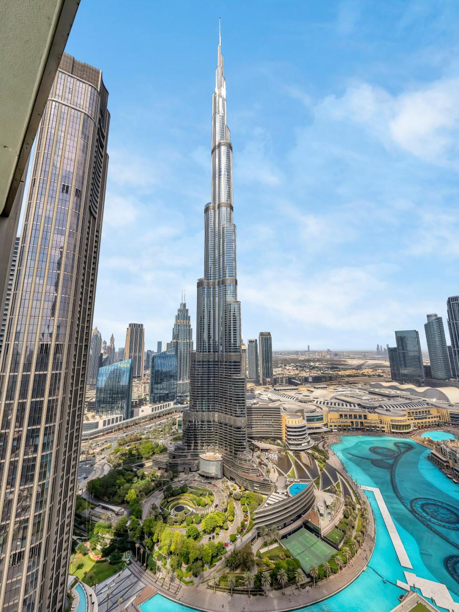 Crown Jewel 2 Bedroom I Iconic Burj Khalifa And Fountain Views I Free Parking, Gym, Pool, Wi-fi And Ps5 I By Skyline Serenity Apartment Dubai