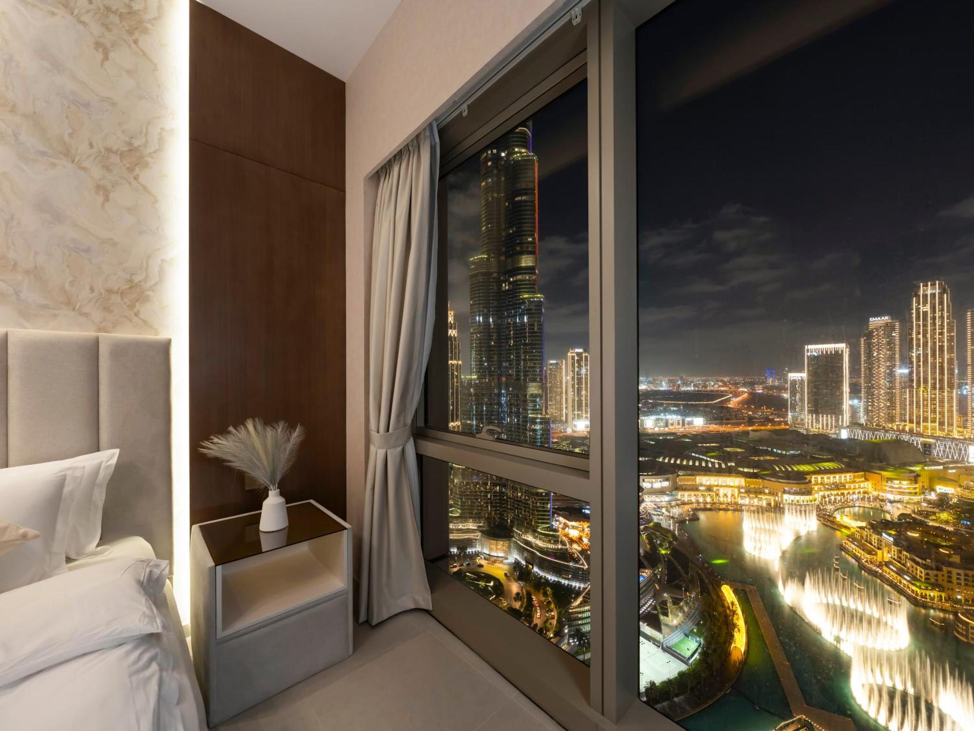Crown Jewel 2 Bedroom I Iconic Burj Khalifa And Fountain Views I Free Parking, Gym, Pool, Wi-fi And Ps5 I By Skyline Serenity Apartment