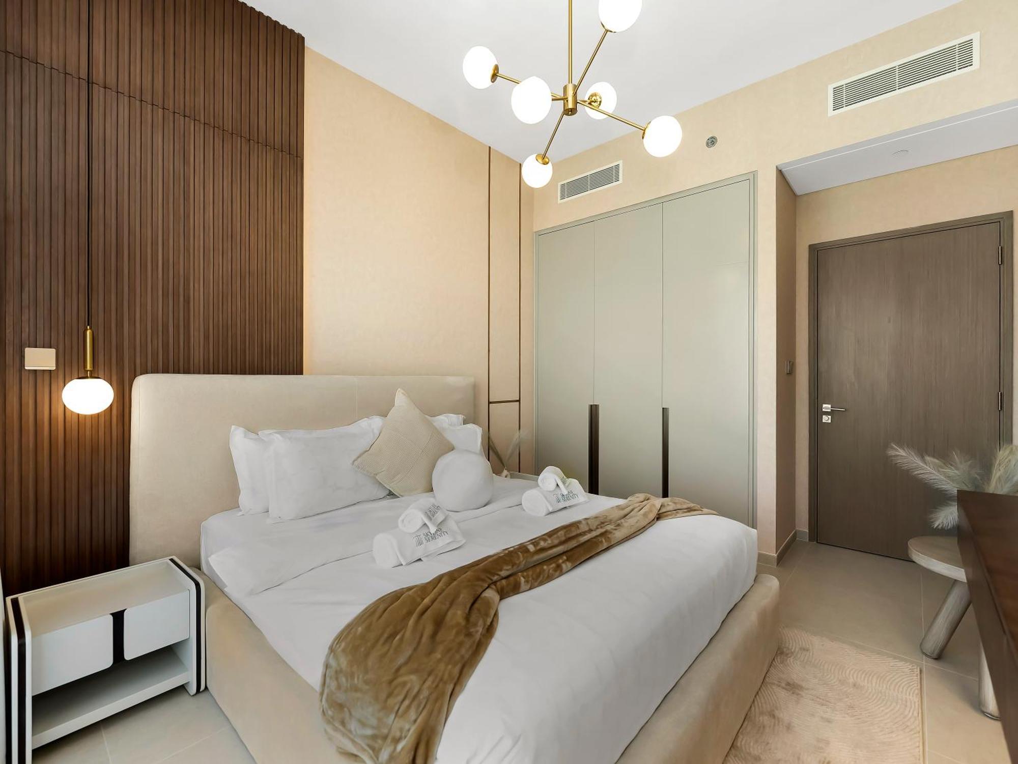Crown Jewel 2 Bedroom I Iconic Burj Khalifa And Fountain Views I Free Parking, Gym, Pool, Wi-fi And Ps5 I By Skyline Serenity *