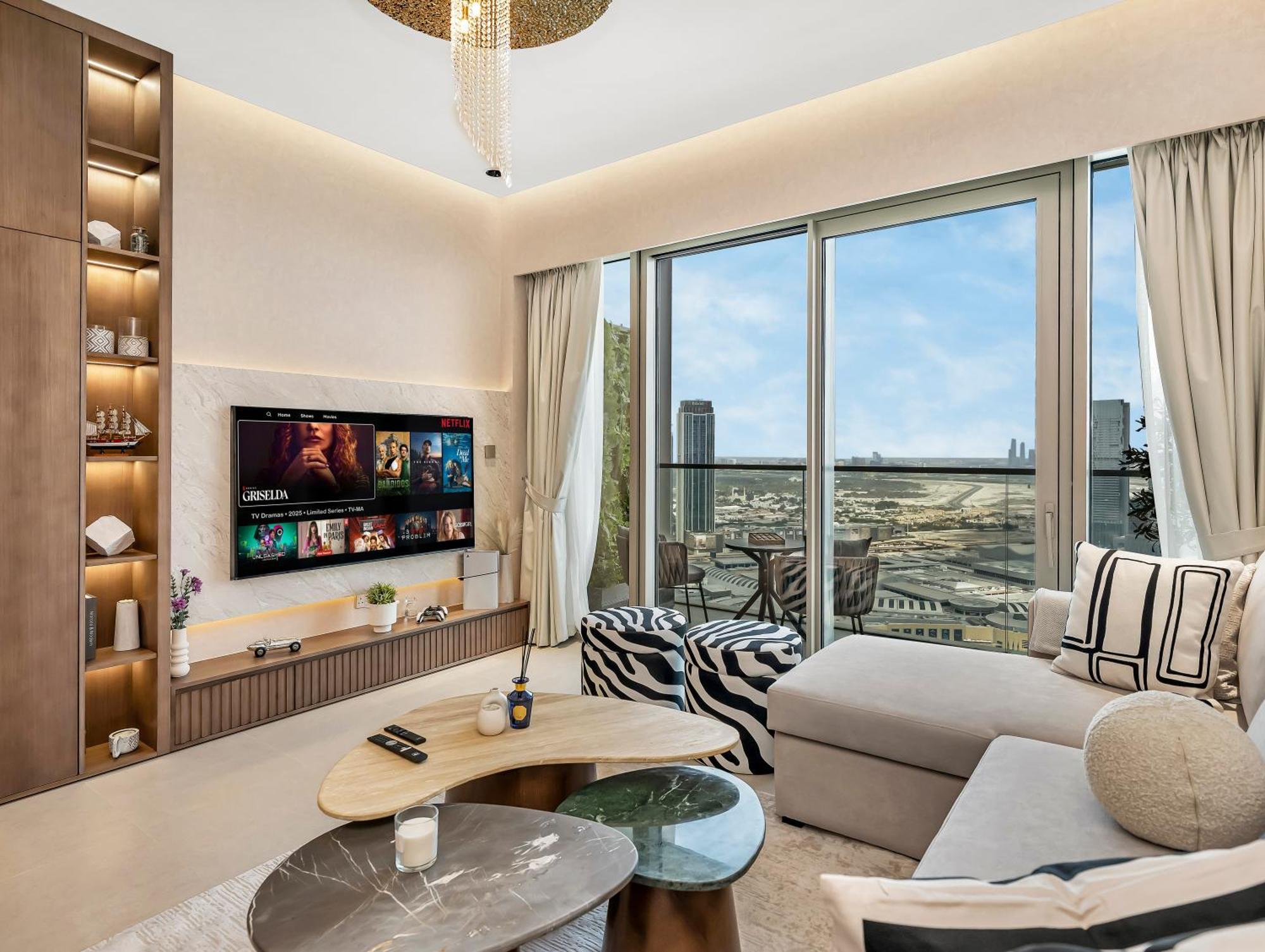 Apartment Crown Jewel 2 Bedroom I Iconic Burj Khalifa And Fountain Views I Free Parking, Gym, Pool, Wi-fi And Ps5 I By Skyline Serenity