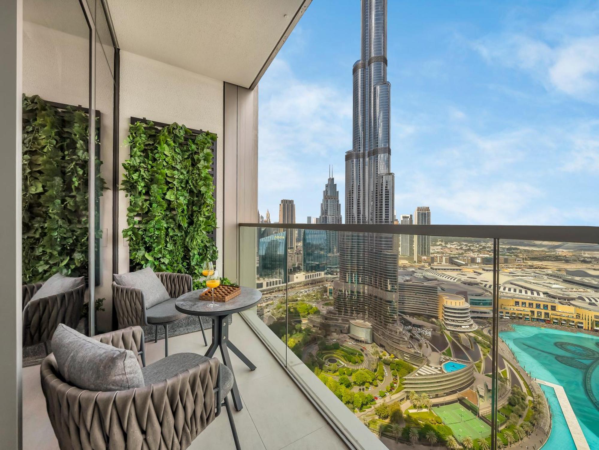 Apartment Crown Jewel 2 Bedroom I Iconic Burj Khalifa And Fountain Views I Free Parking, Gym, Pool, Wi-fi And Ps5 I By Skyline Serenity Dubai