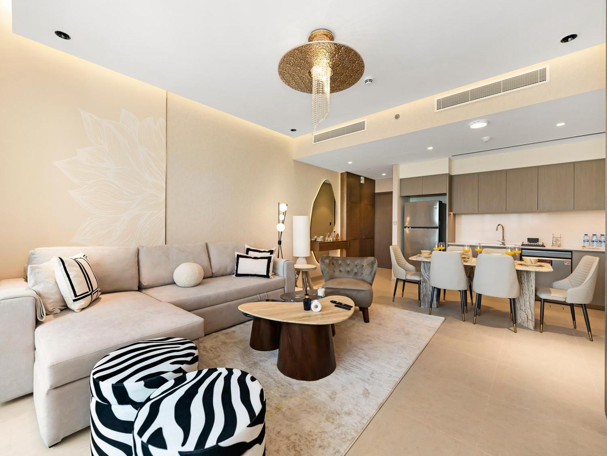 Crown Jewel 2 Bedroom I Iconic Burj Khalifa And Fountain Views I Free Parking, Gym, Pool, Wi-fi And Ps5 I By Skyline Serenity *