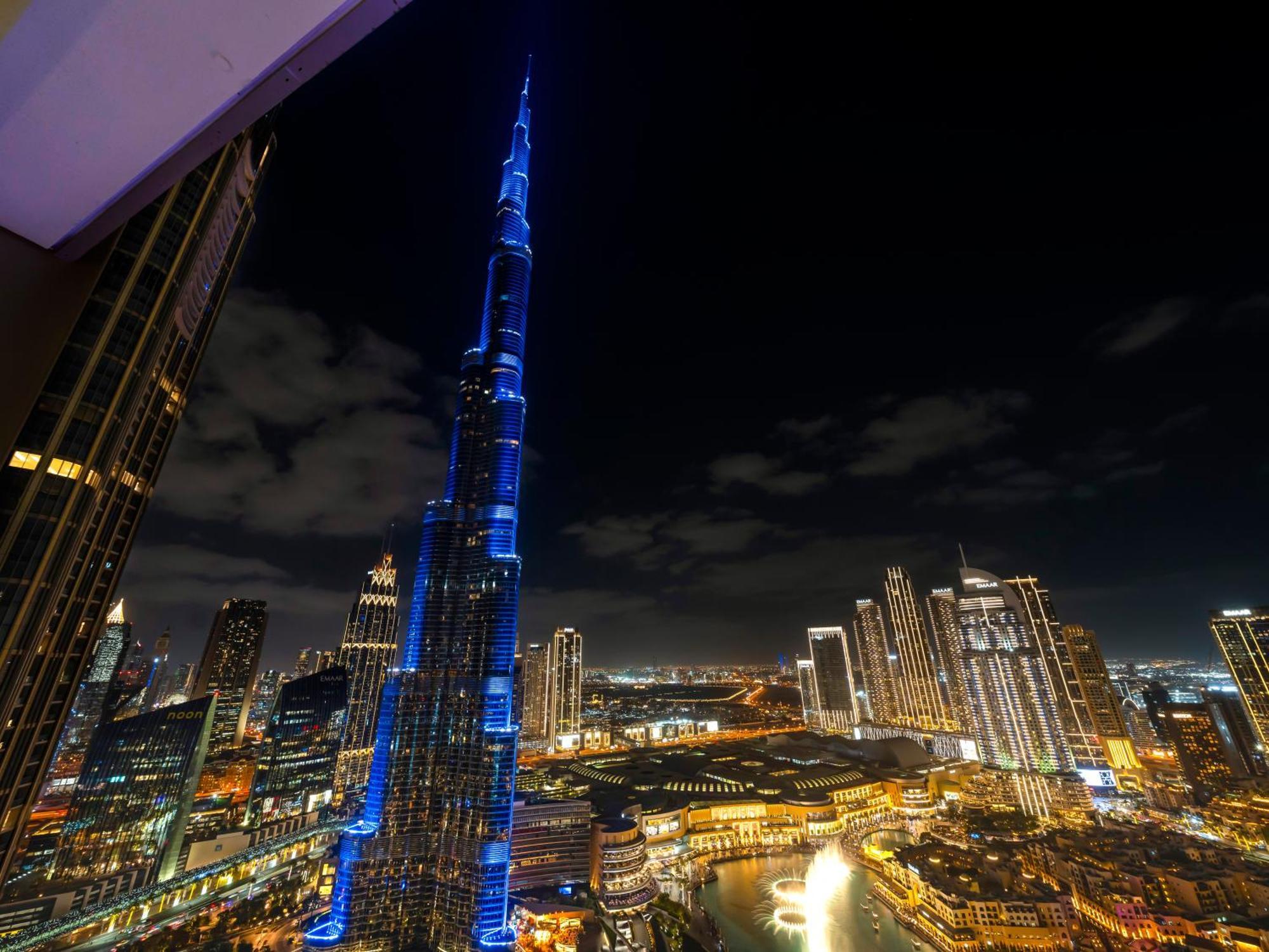 Crown Jewel 2 Bedroom I Iconic Burj Khalifa And Fountain Views I Free Parking, Gym, Pool, Wi-fi And Ps5 I By Skyline Serenity Apartment *
