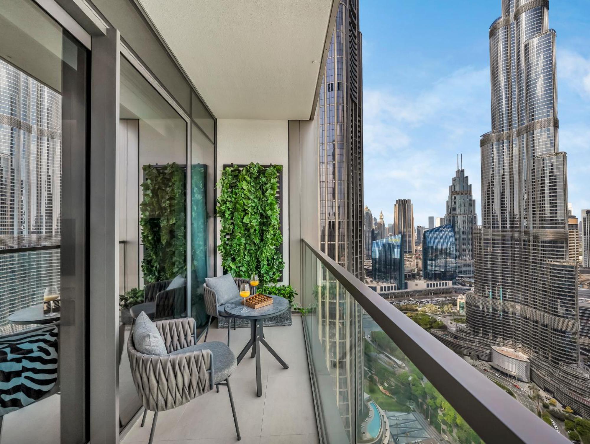 Crown Jewel 2 Bedroom I Iconic Burj Khalifa And Fountain Views I Free Parking, Gym, Pool, Wi-fi And Ps5 I By Skyline Serenity *