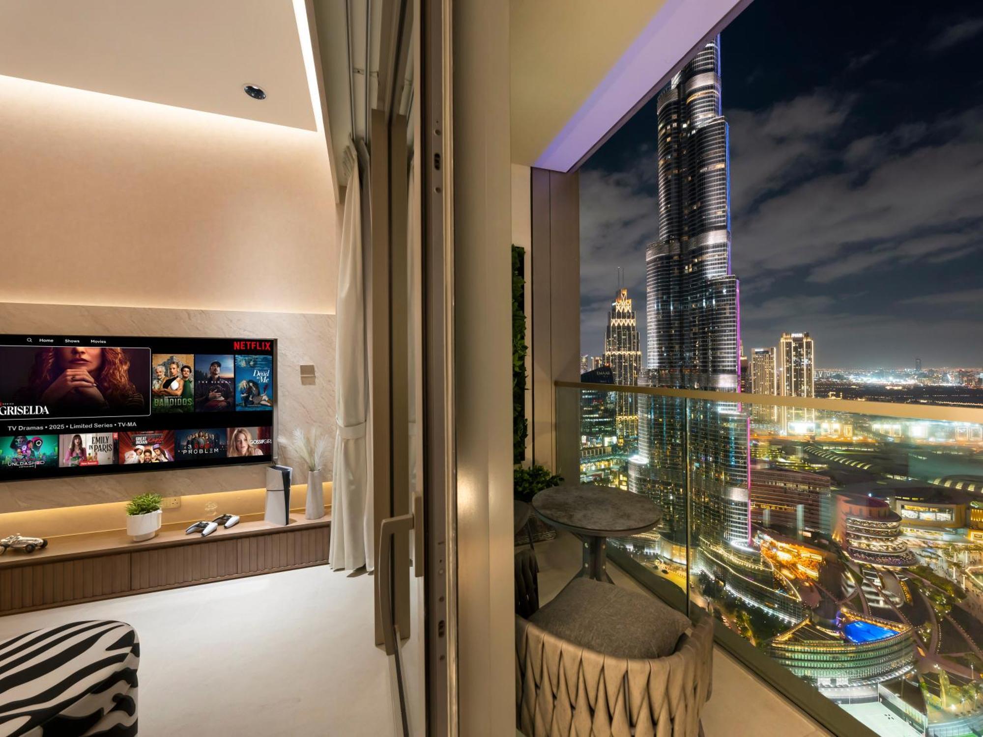 Crown Jewel 2 Bedroom I Iconic Burj Khalifa And Fountain Views I Free Parking, Gym, Pool, Wi-fi And Ps5 I By Skyline Serenity Dubai
