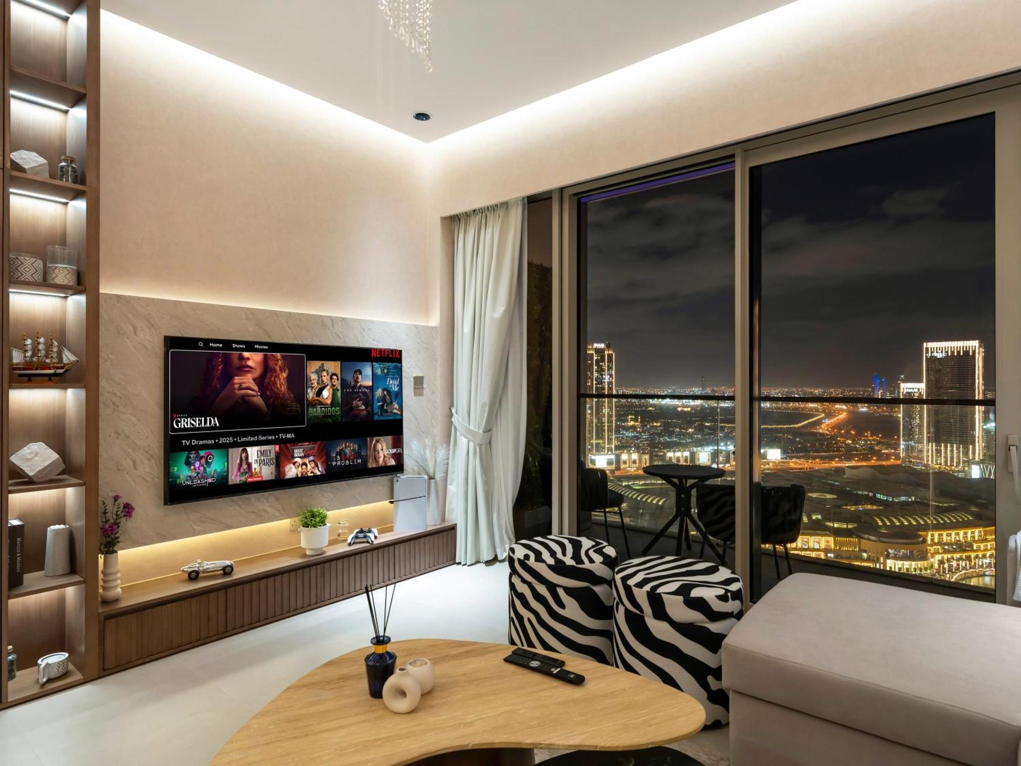 Crown Jewel 2 Bedroom I Iconic Burj Khalifa And Fountain Views I Free Parking, Gym, Pool, Wi-fi And Ps5 I By Skyline Serenity *