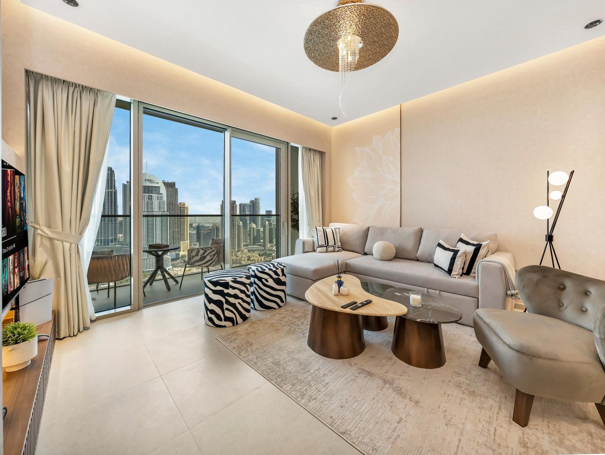 Crown Jewel 2 Bedroom I Iconic Burj Khalifa And Fountain Views I Free Parking, Gym, Pool, Wi-fi And Ps5 I By Skyline Serenity Apartment